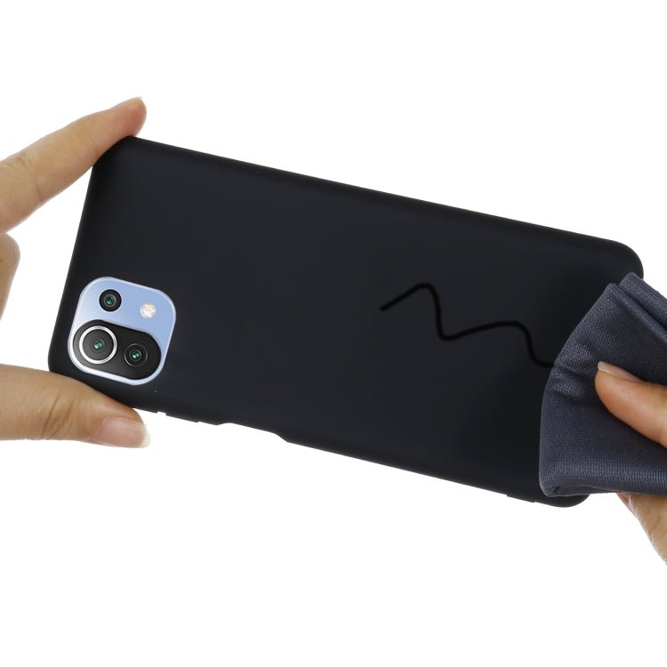 For Xiaomi Mi 11 Lite Solid Color Liquid Silicone Dropproof Full Coverage Protective Case(Black)